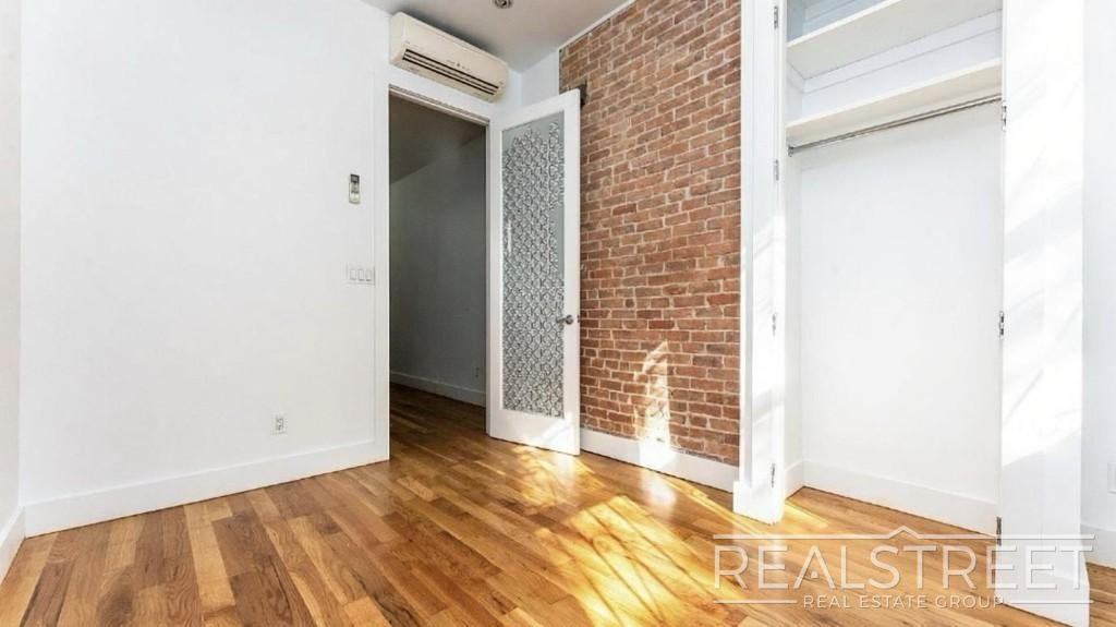 111 Dupont St #1R - Photo 5 of 8