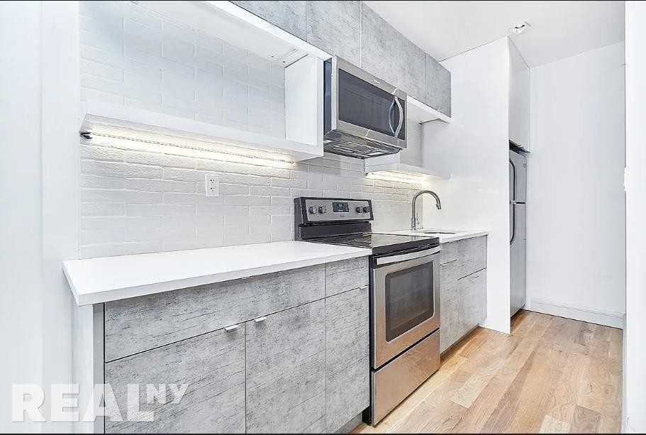 Frost St #1R - Photo 4 of 13