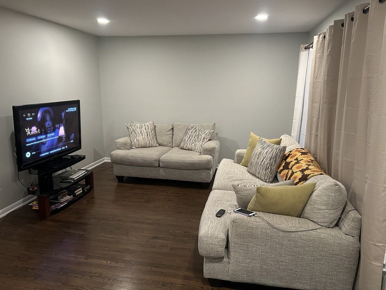 557 E Division St Unit 4 #4 - Photo 2 of 10