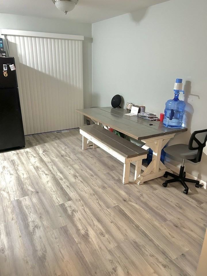 557 E Division St Unit 4 #4 - Photo 5 of 10