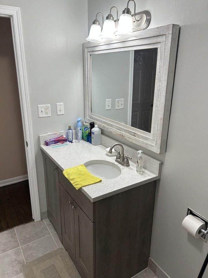 557 E Division St Unit 4 #4 - Photo 7 of 10