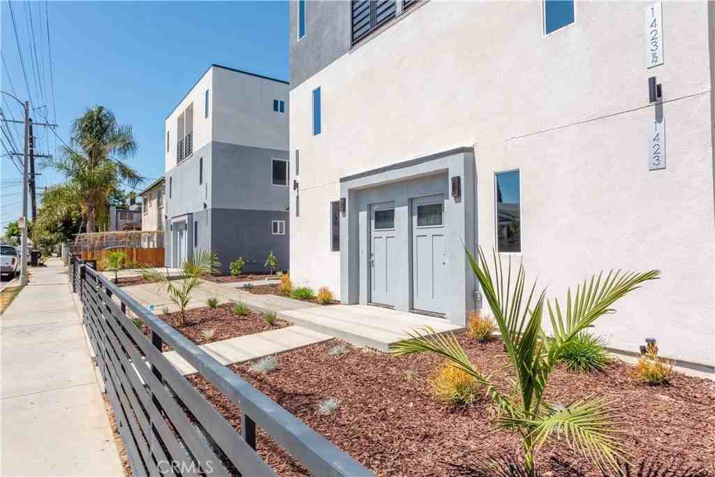 1429 S New Hampshire Ave