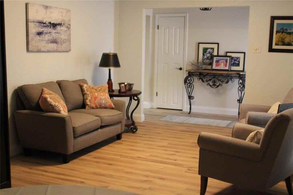 14312 Tanglewood Dr - Photo 3 of 16