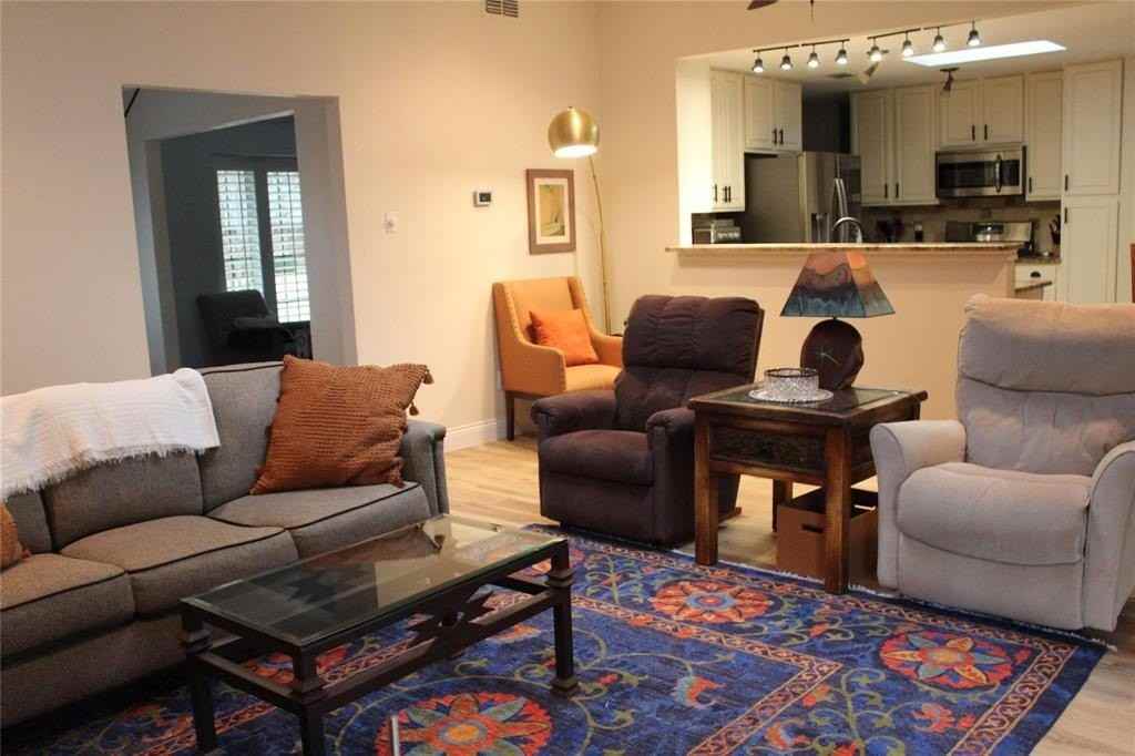 14312 Tanglewood Dr - Photo 4 of 16