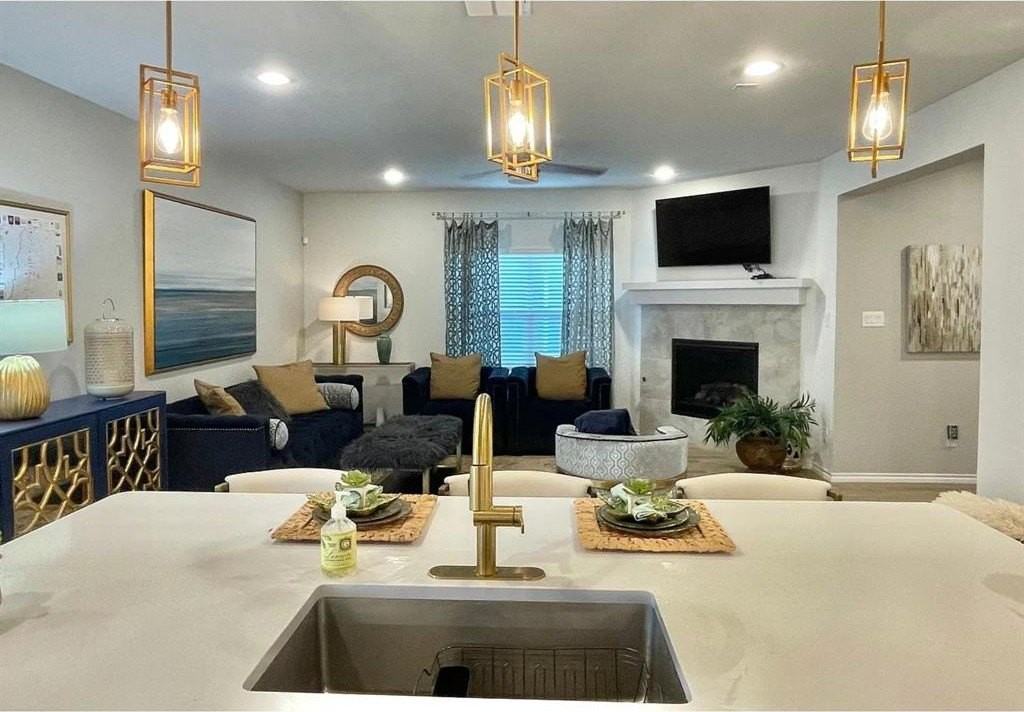 1700 Emilia Dr - Photo 3 of 10