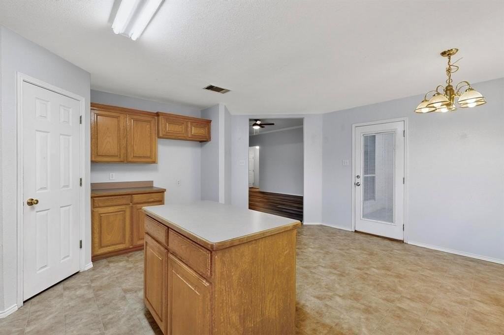 729 Ridgehill Dr - Photo 5 of 18