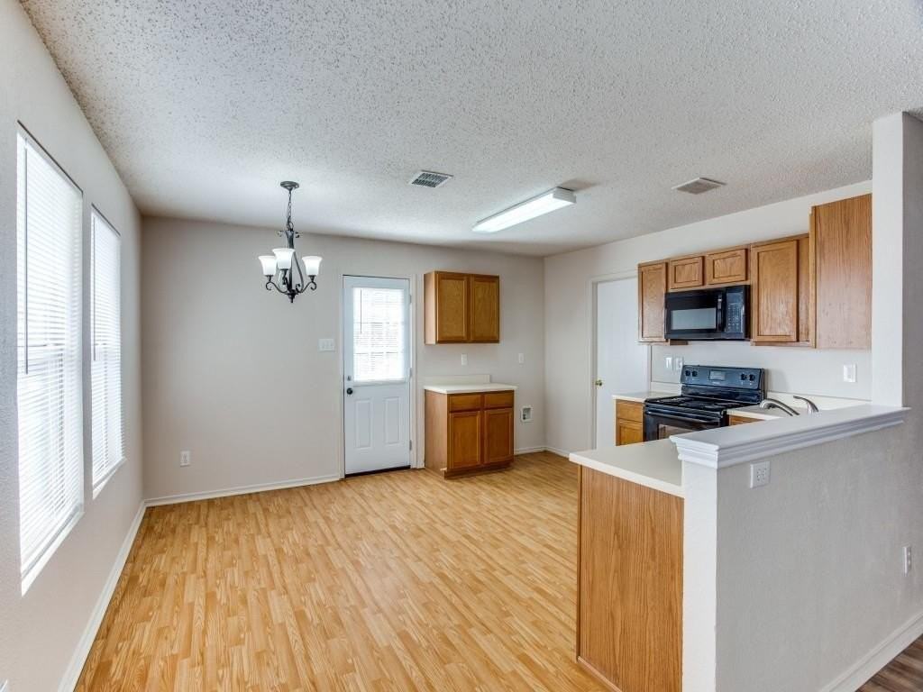 3875 Fox Run Dr - Photo 4 of 11