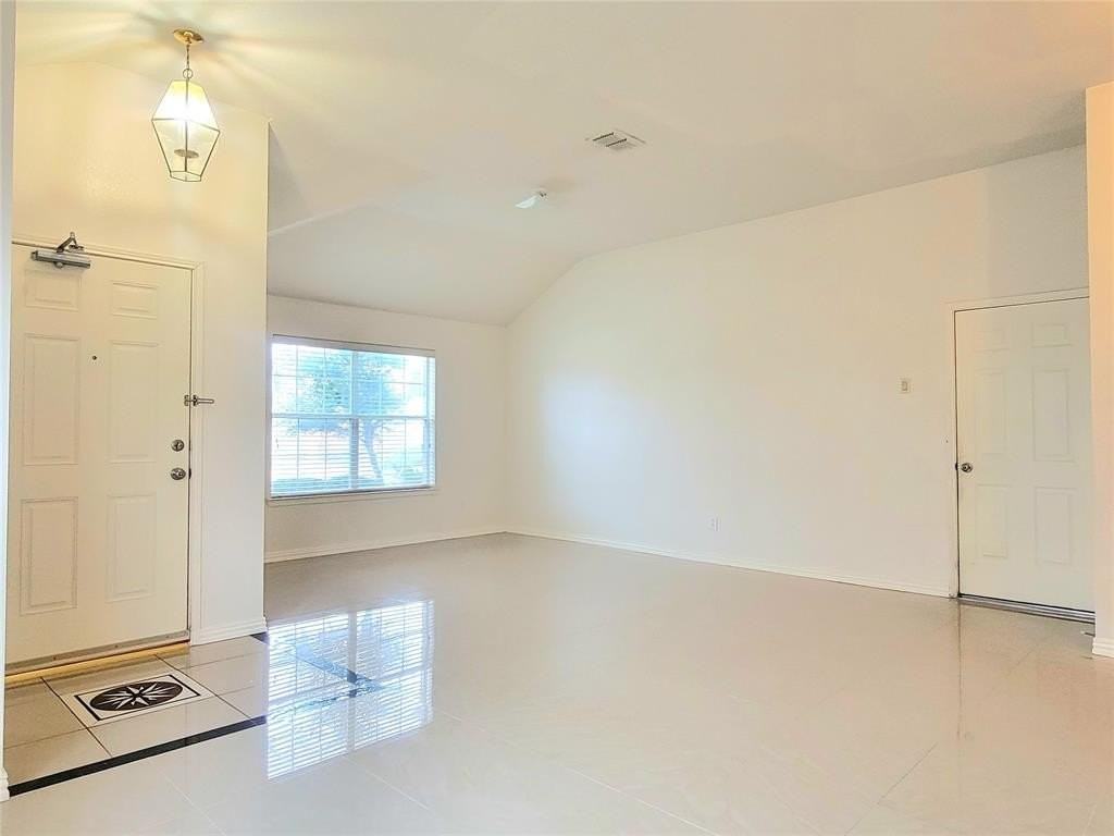 1056 Wood Brook Dr - Photo 3 of 33