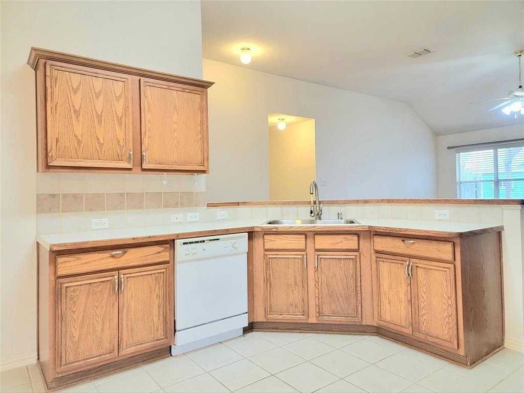 1056 Wood Brook Dr - Photo 7 of 30