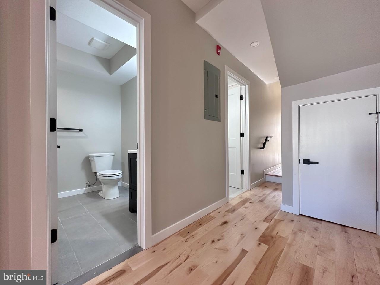 2821 W Girard Ave Apt 2nd #2ndFL - Photo 7 of 20