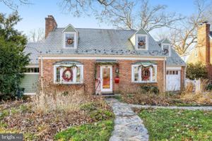 featured image of 3062 N Quincy St