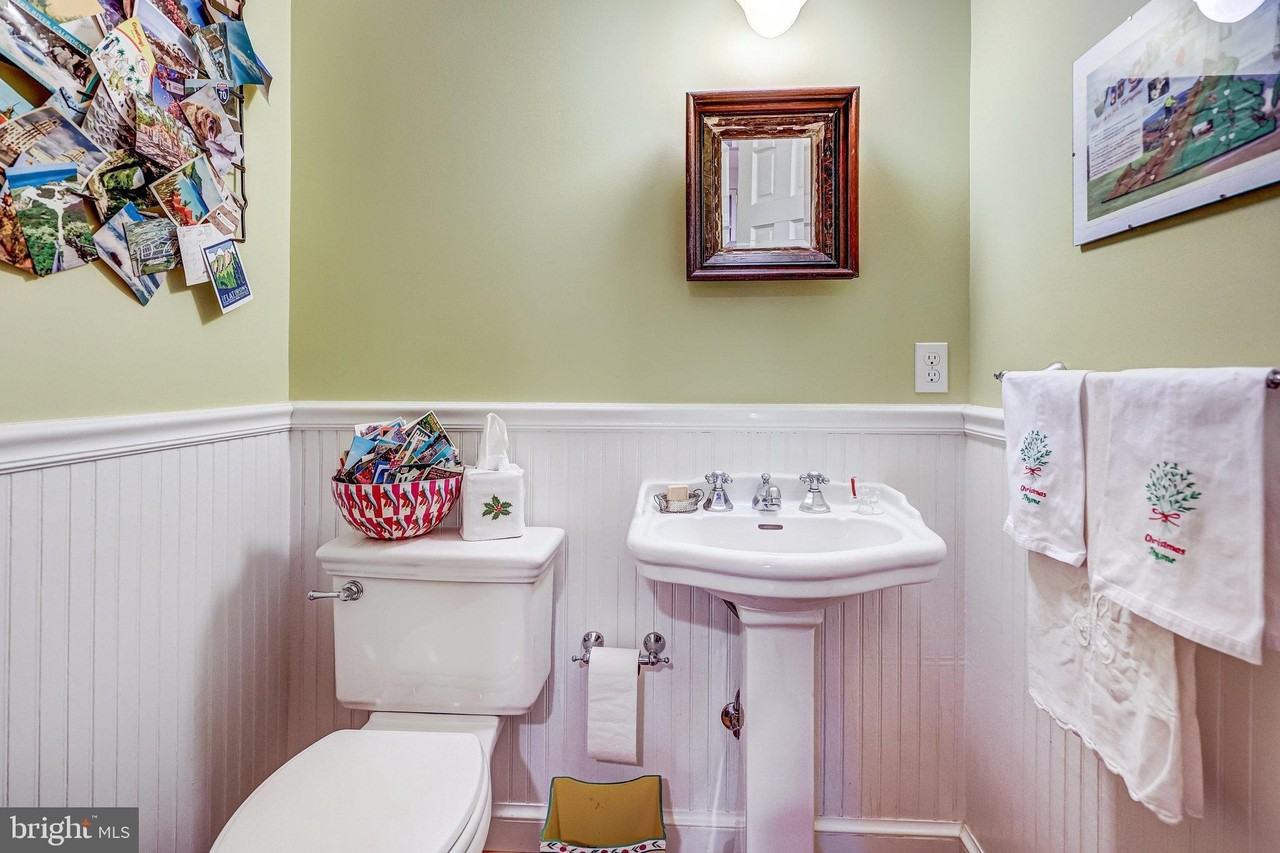 3062 N Quincy St - Photo 5 of 41