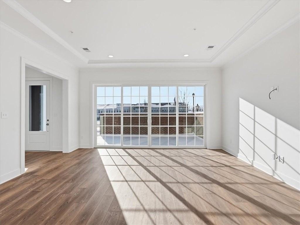 302 Highbridge Ln - Photo 4 of 32