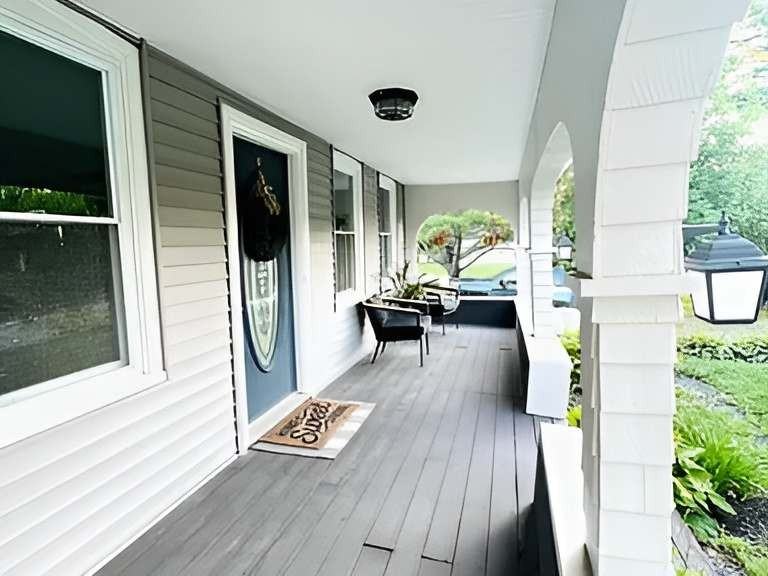 252 Windsor St - Photo 2 of 25