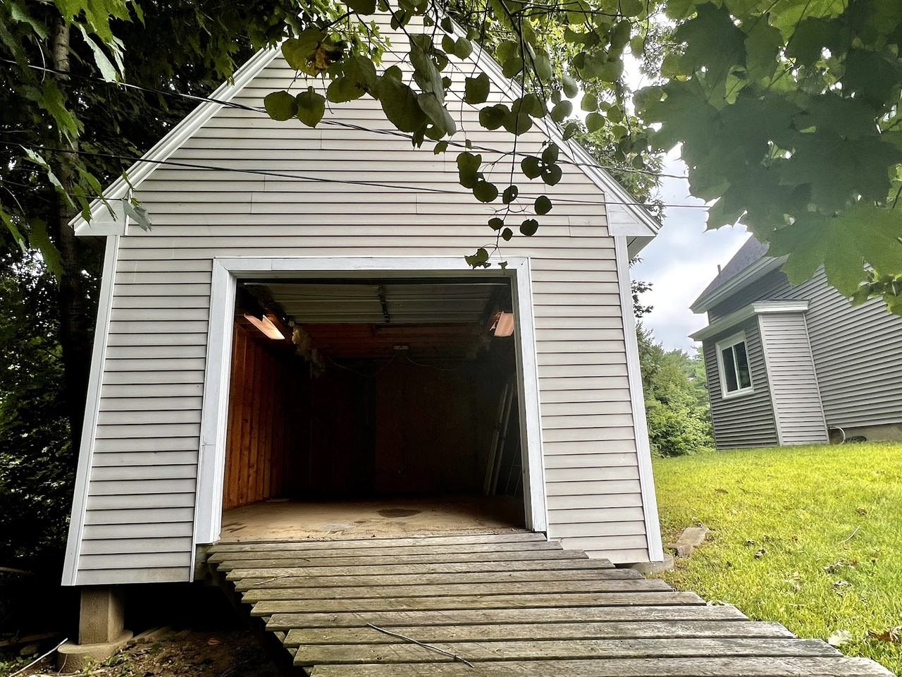 252 Windsor St - Photo 4 of 25