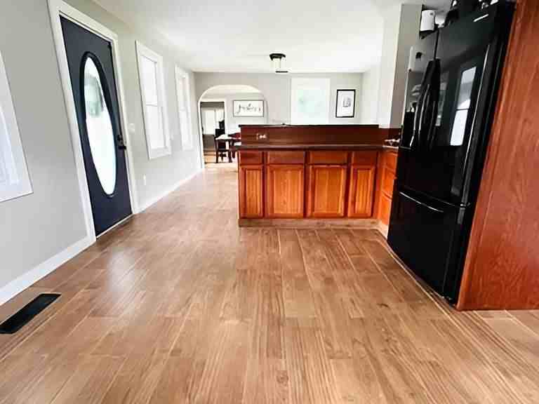 252 Windsor St - Photo 6 of 25