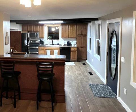 252 Windsor St - Photo 7 of 25