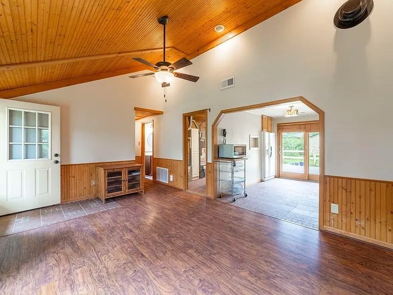 8316 Rutledge St - Photo 3 of 39