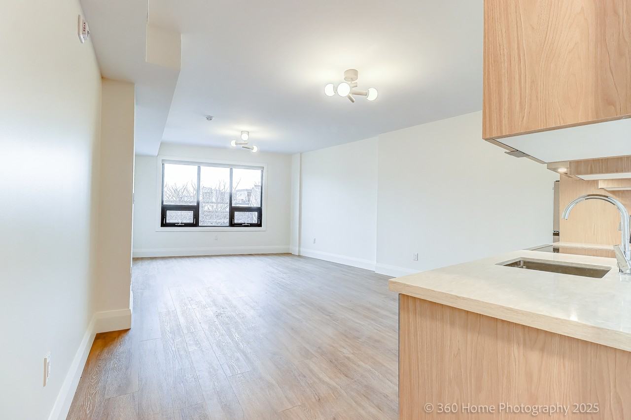 1598 Dundas Street West #303