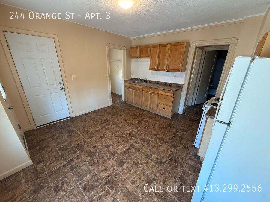 244 Orange St #3 - Photo 6 of 27