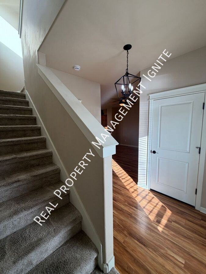 20794 Ne Comet Ln - Photo 2 of 13