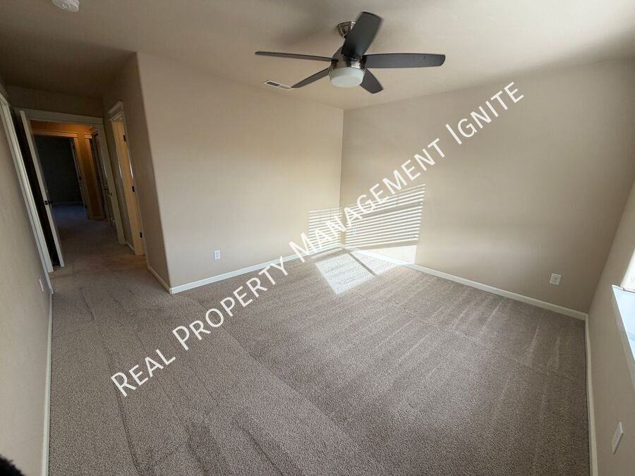 20794 Ne Comet Ln - Photo 7 of 13