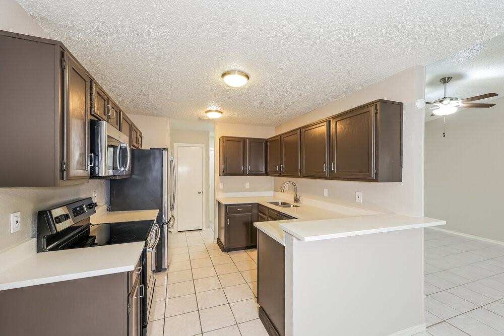 907 Cedar Run Dr - Photo 7 of 16