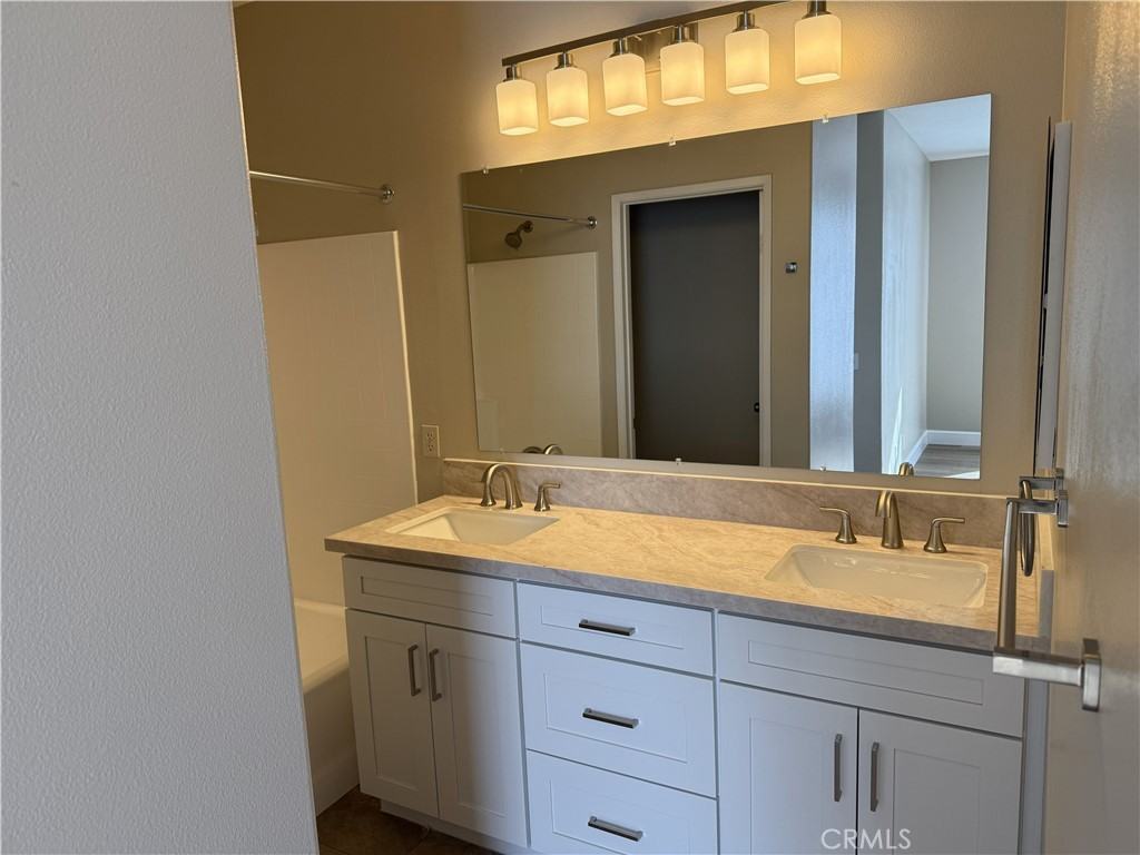 37 Vía Barcelona #37 - Photo 4 of 23