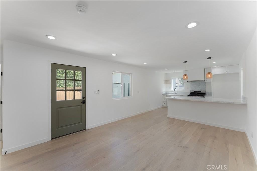 2742 S Sycamore Ave #2742 - Photo 2 of 11