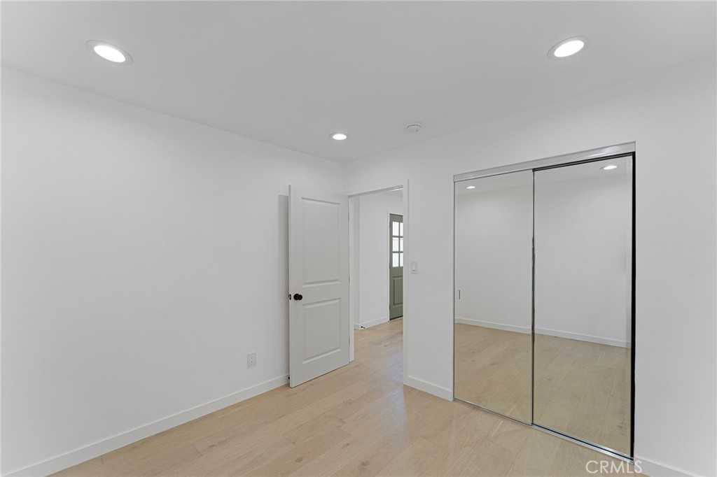 2742 S Sycamore Ave #2742 - Photo 7 of 11