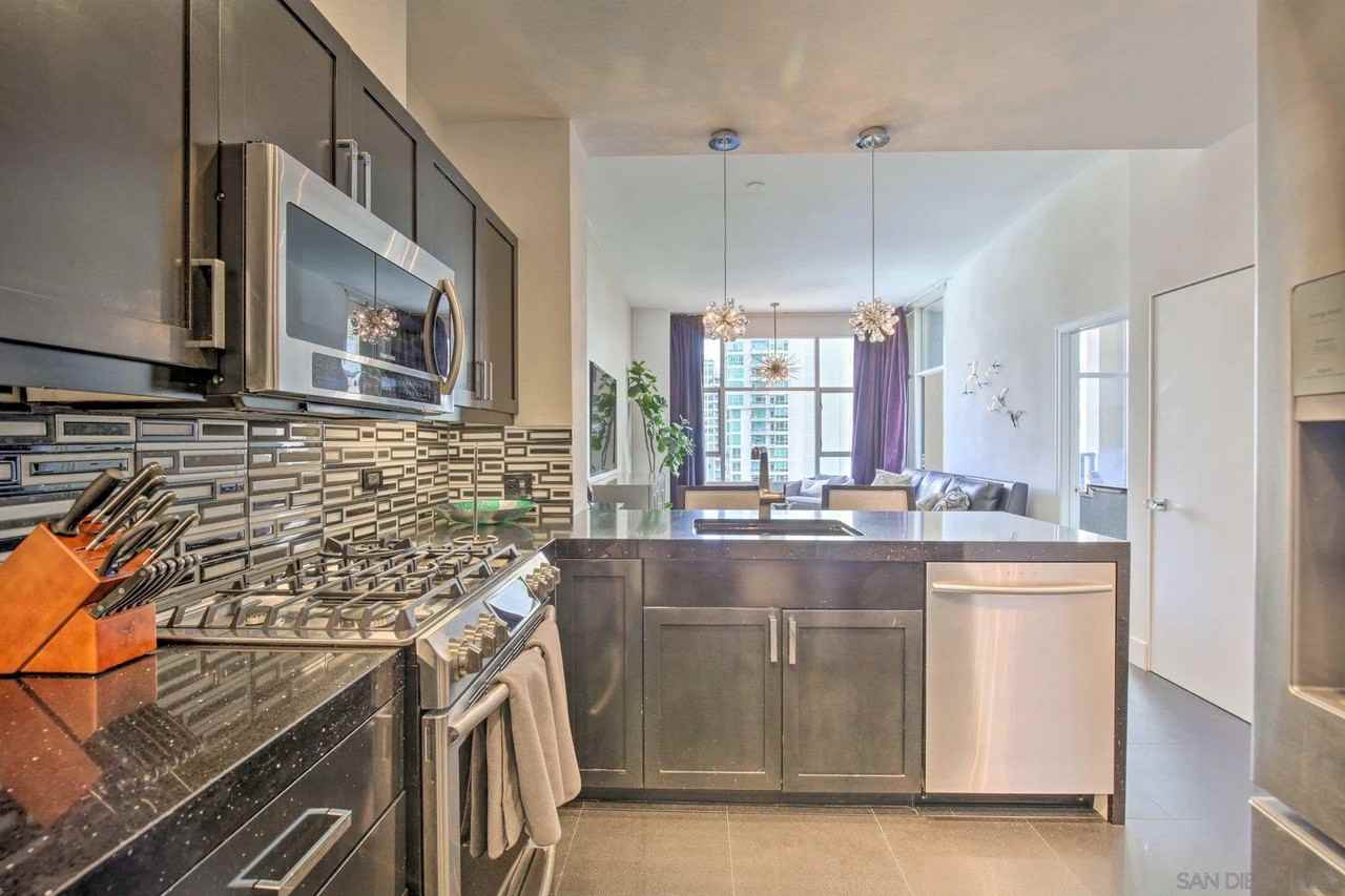 530 K St #530-1117 - Photo 2 of 33