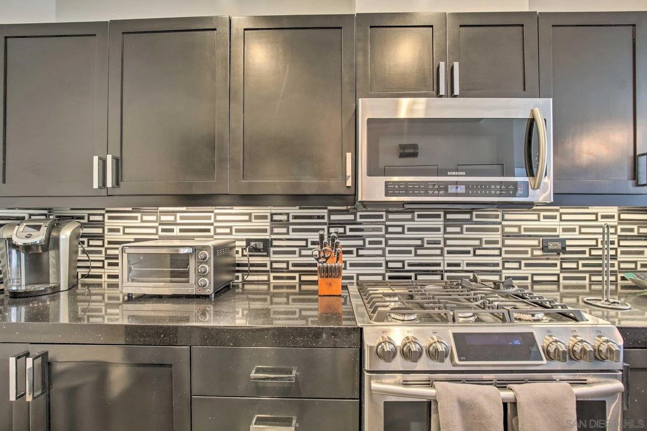 530 K St #530-1117 - Photo 6 of 33