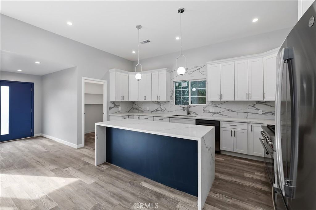 19613 Lanark St #196131-4 - Photo 5 of 38