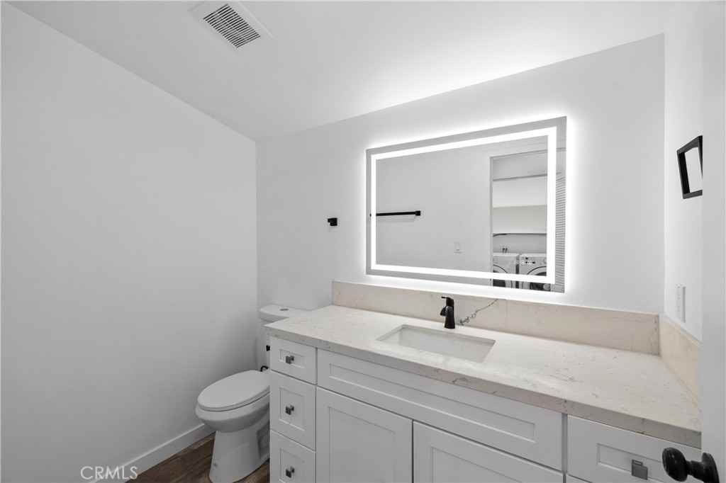 19613 Lanark St #196131-4 - Photo 6 of 38