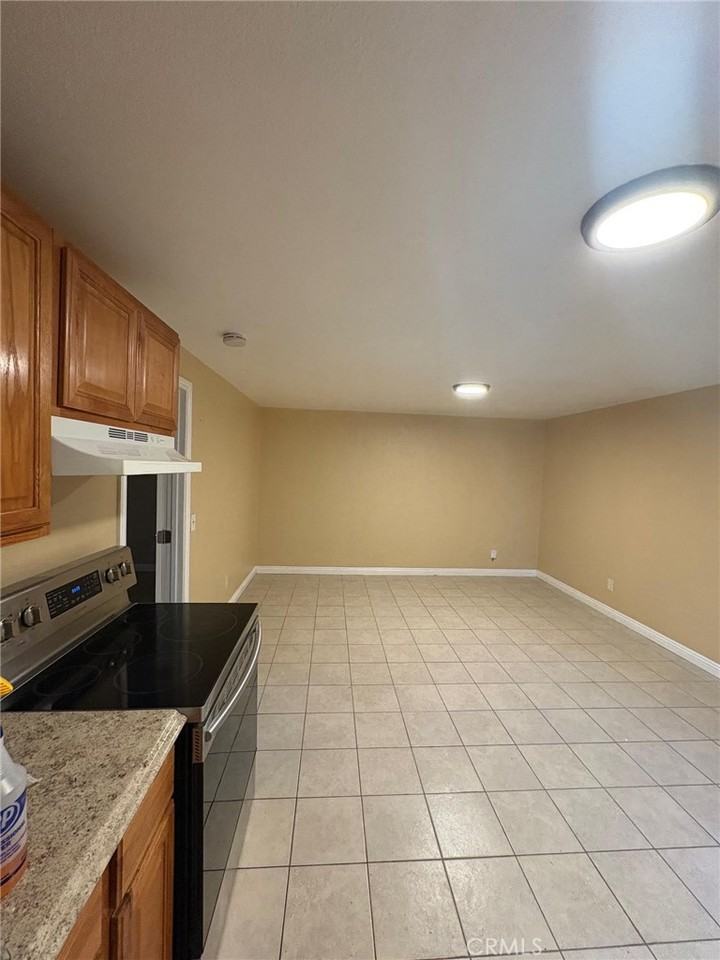 914 W 9th St #914 - Photo 7 of 9