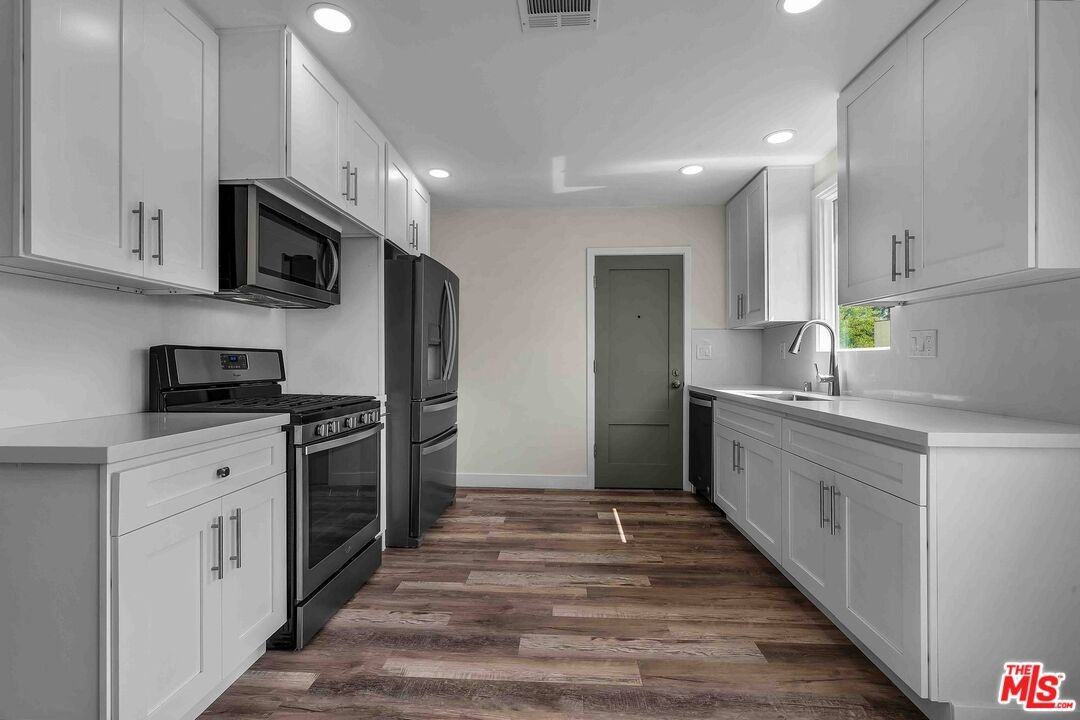 11575 Riverside Dr #11575 - Photo 6 of 16