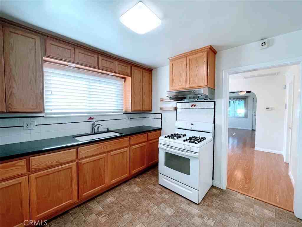 15334 Orizaba Ave #15334 - Photo 5 of 16