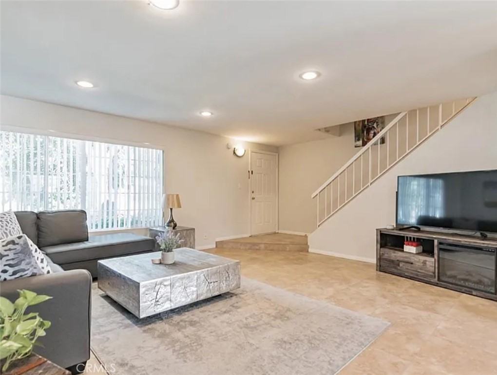 19110 Kittridge St #19110-5 - Photo 2 of 21