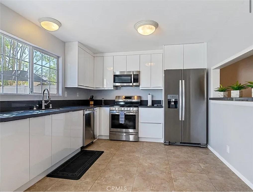 19110 Kittridge St #19110-5 - Photo 6 of 21