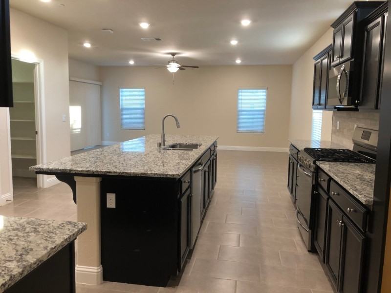 2047 W Sunnyview Ave - Photo 6 of 27