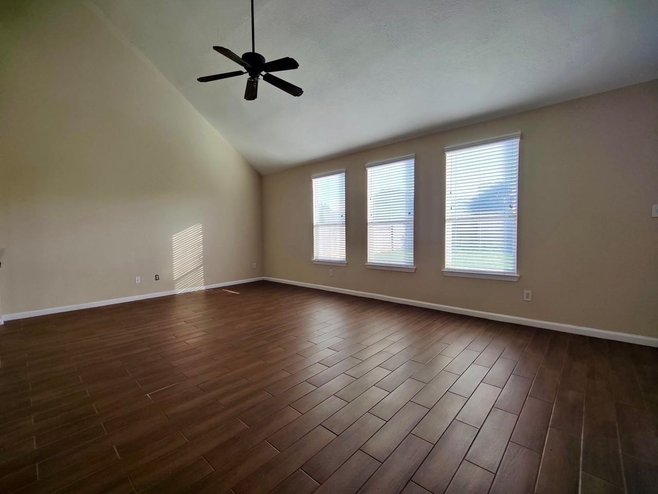 21915 Stockbridge Ln #21915 - Photo 3 of 25