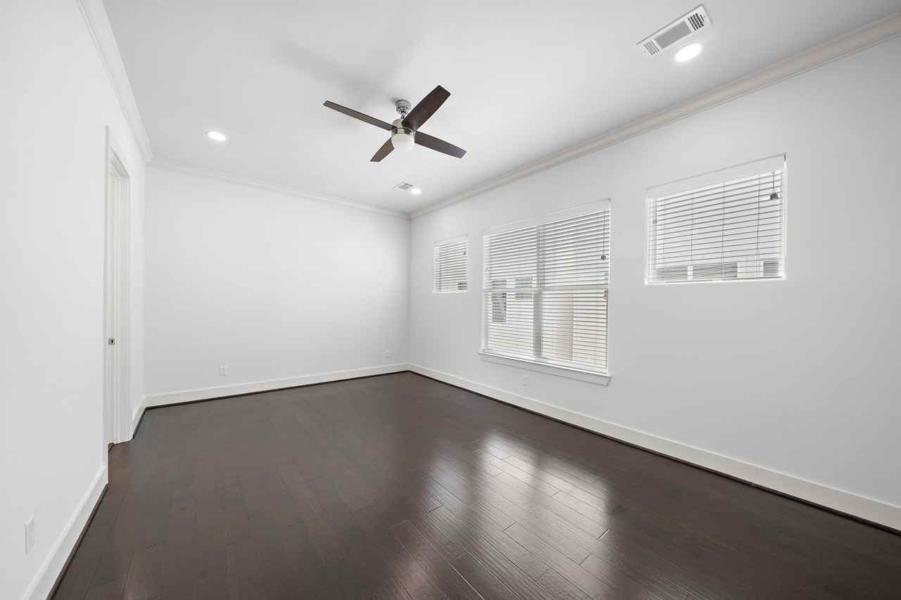 1015 W 24th St #1015B - Photo 5 of 19