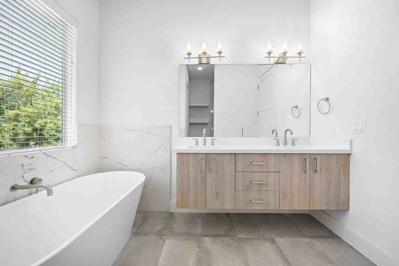 1015 W 24th St #1015B - Photo 6 of 19