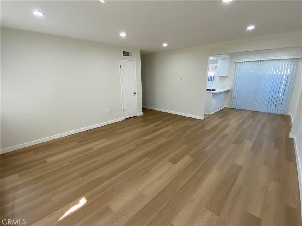 3925 S Ross St #3925 - Photo 2 of 17