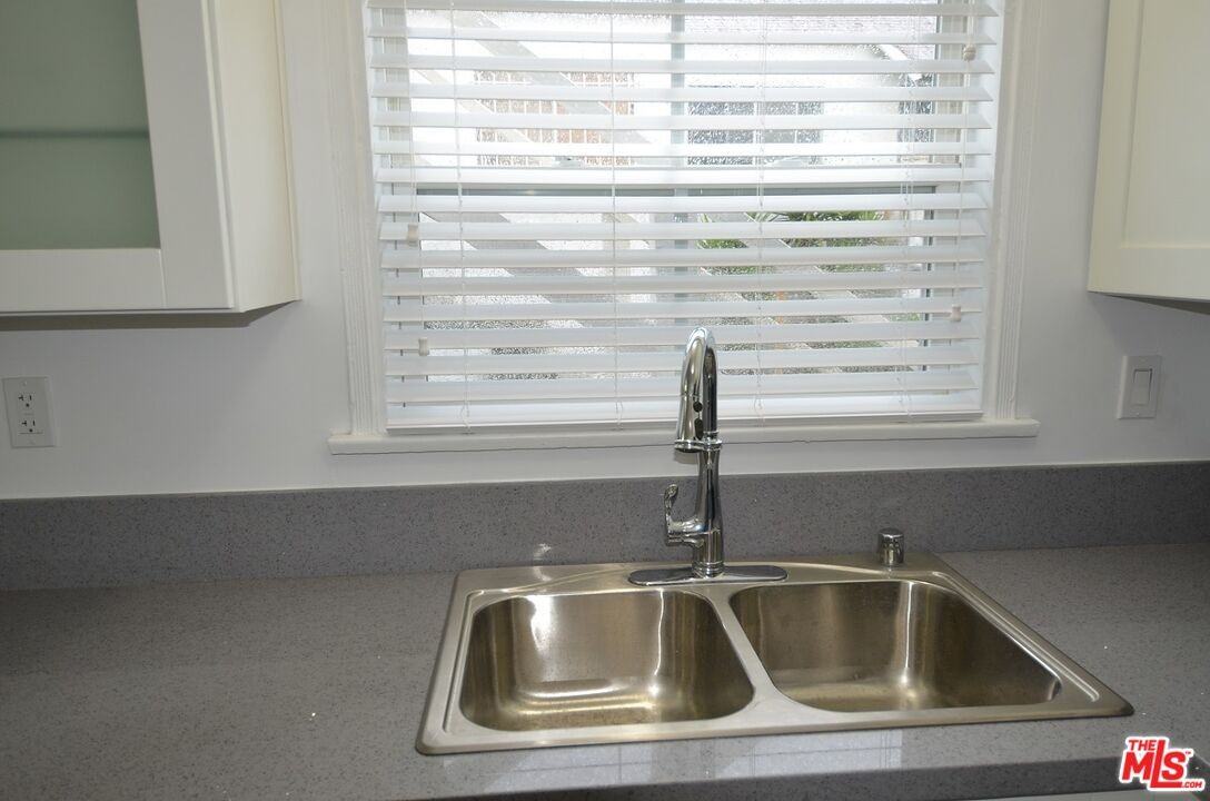 6120 Overhill Dr #6120-6120 - Photo 3 of 9