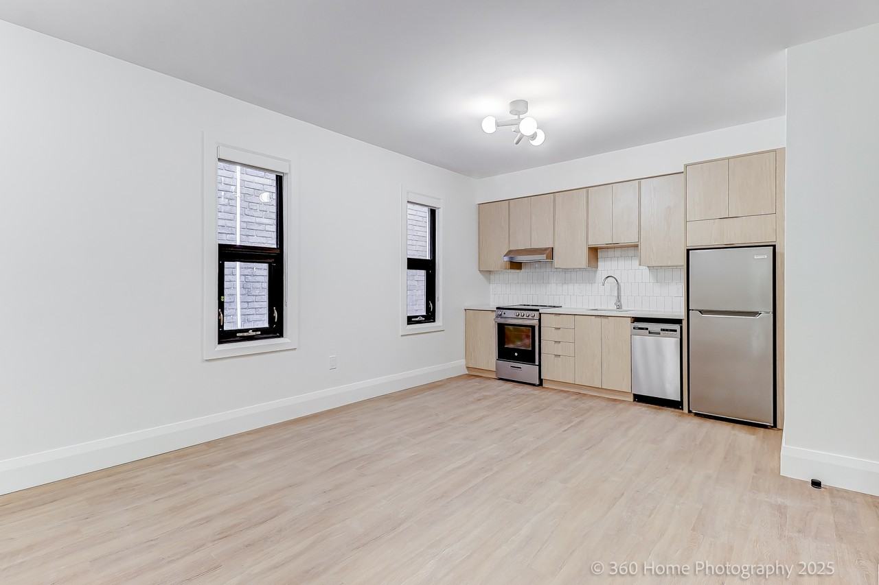 1598 Dundas Street West #204