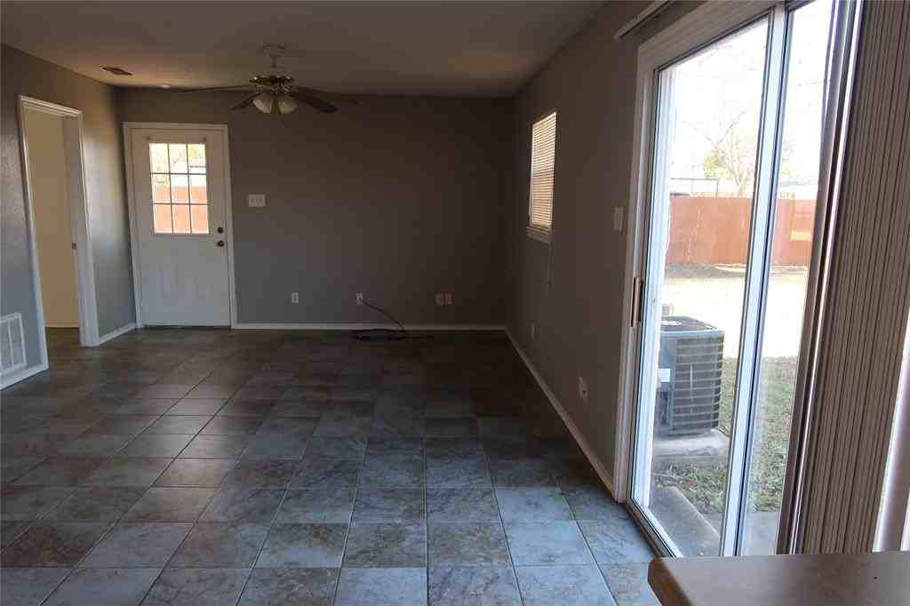 406 N Denny St #406B - Photo 2 of 12