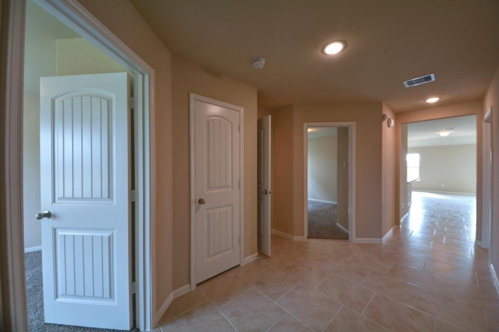 29210 Jacobs River Dr #29210 - Photo 5 of 11