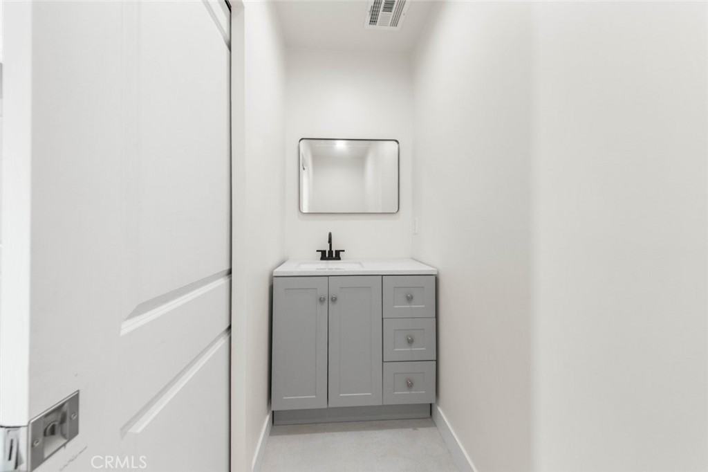 14727 Leadwell St #14727 - Photo 3 of 12