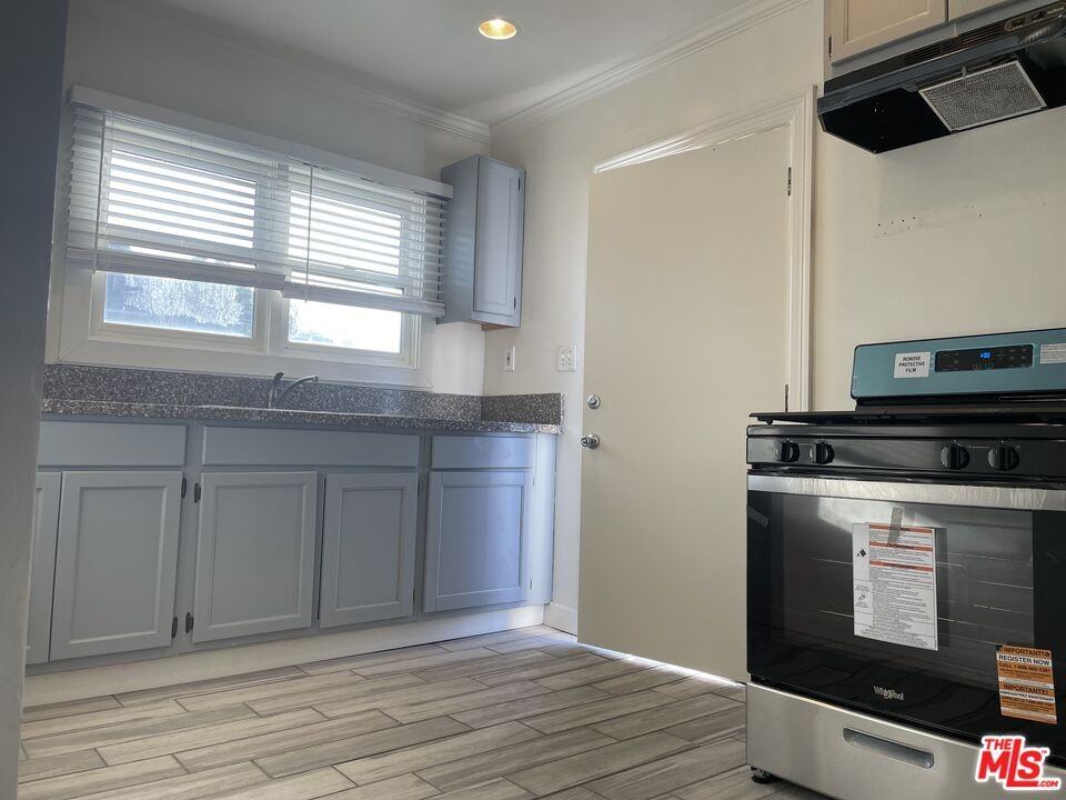 2309 S Budlong Ave #2309 - Photo 5 of 15